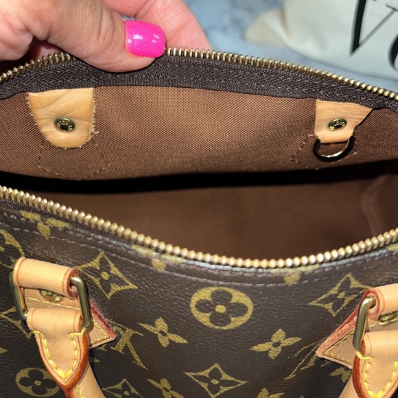 LOUIS VUITTON MONOGRAM
CANVAS SPEEDY 30 - Picture 10 of 16
